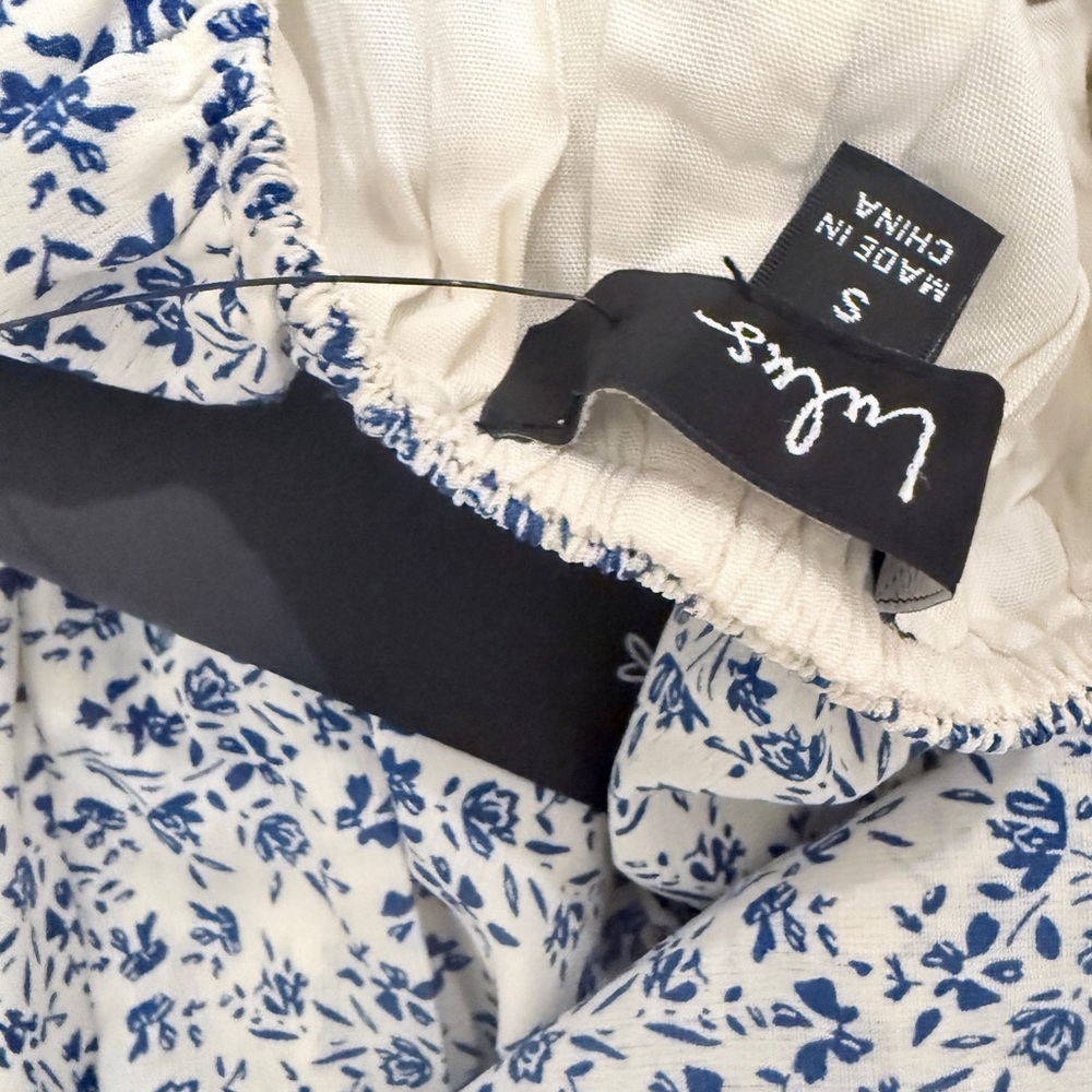 NWT Lulu's Blue and White Floral smocked sleeveless maxi dress size small - Picture 8 of 8